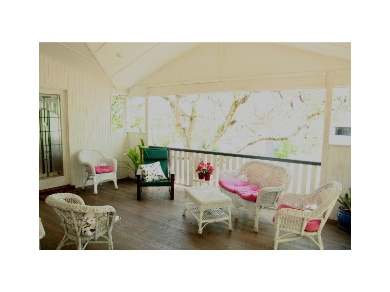 31 Dennis St, Indooroopilly QLD 4068