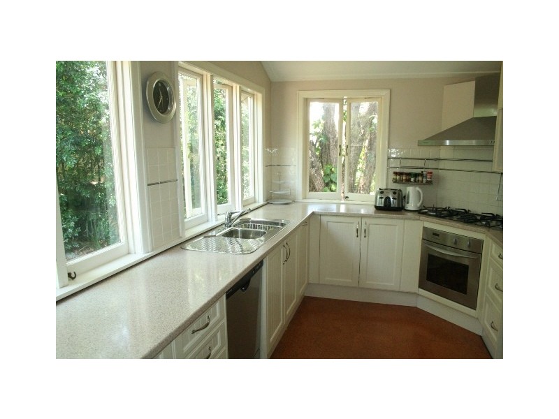 31 Dennis St, Indooroopilly QLD 4068