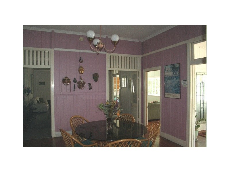 31 Dennis St, Indooroopilly QLD 4068