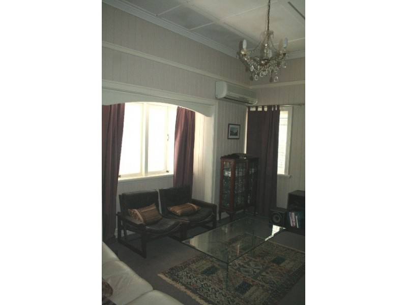 31 Dennis St, Indooroopilly QLD 4068