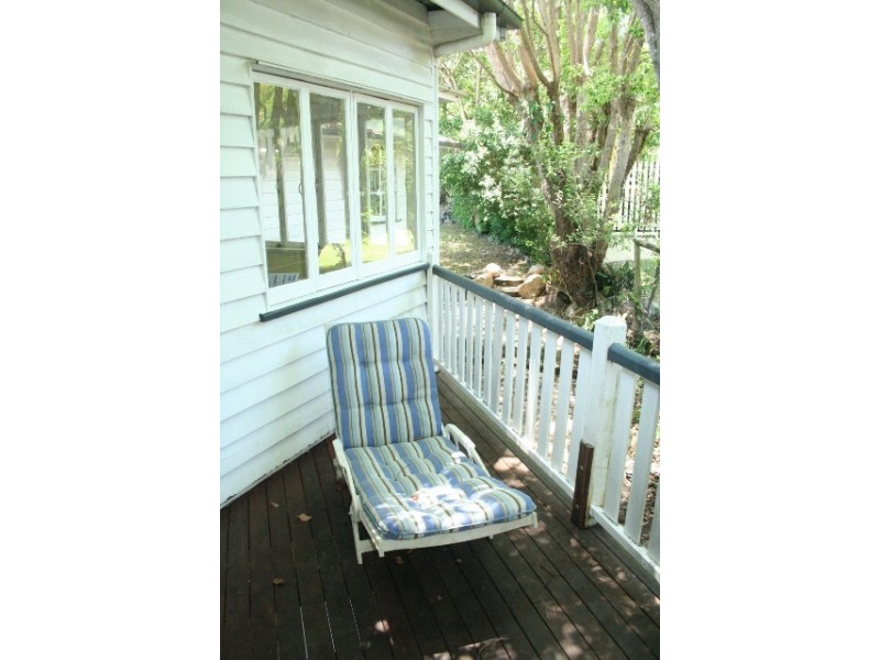 31 Dennis St, Indooroopilly QLD 4068