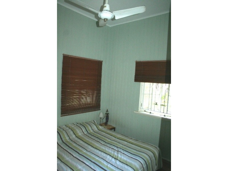 31 Dennis St, Indooroopilly QLD 4068