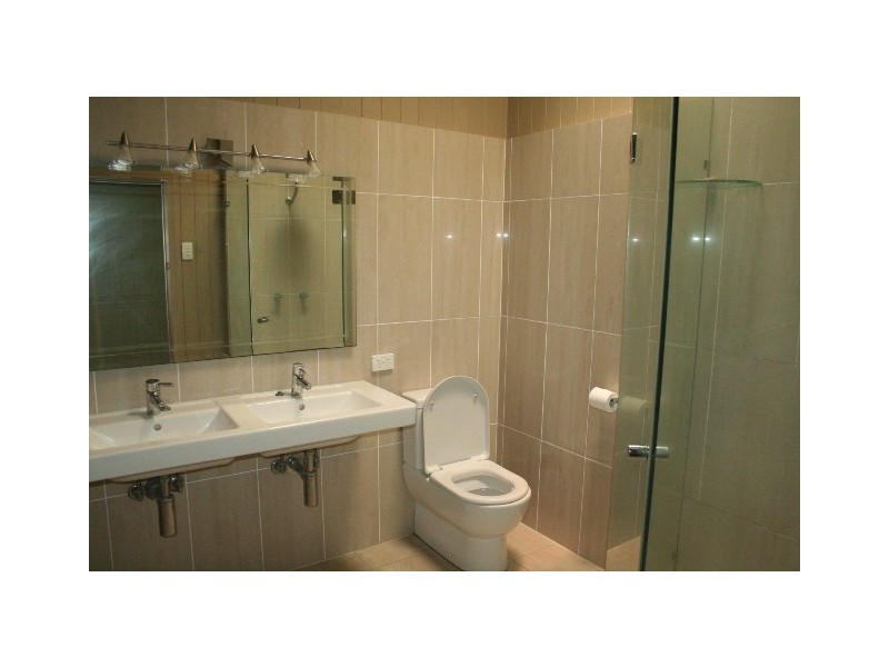 31 Dennis St, Indooroopilly QLD 4068