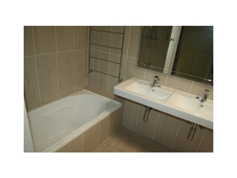 31 Dennis St, Indooroopilly QLD 4068