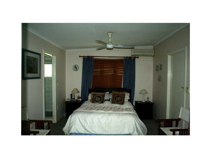 31 Dennis St, Indooroopilly QLD 4068