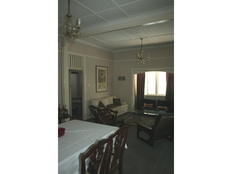 31 Dennis St, Indooroopilly QLD 4068