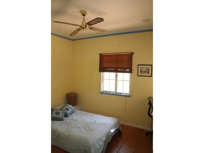 31 Dennis St, Indooroopilly QLD 4068