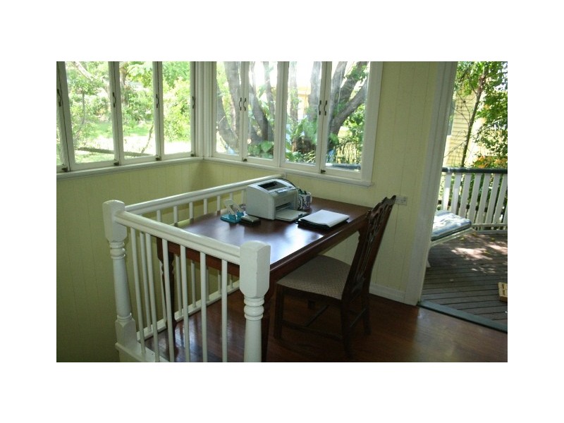 31 Dennis St, Indooroopilly QLD 4068