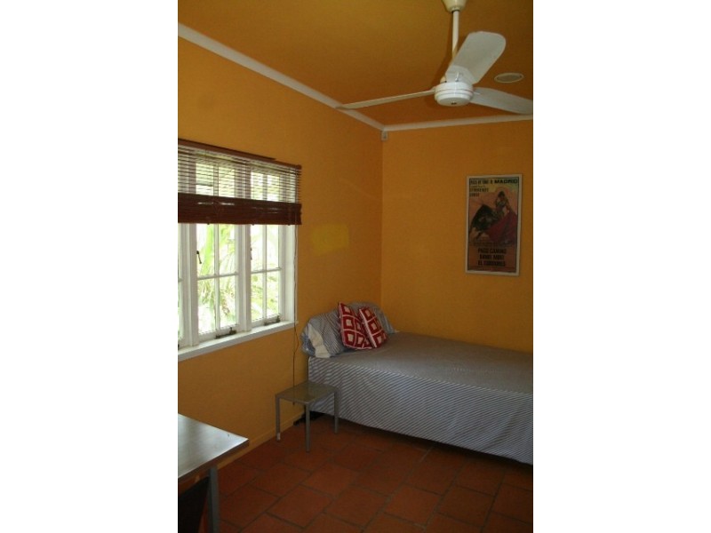 31 Dennis St, Indooroopilly QLD 4068