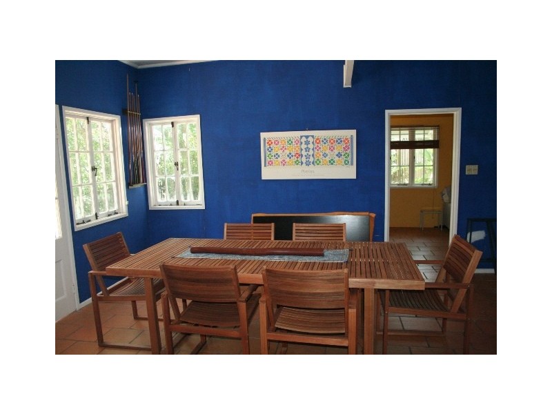 31 Dennis St, Indooroopilly QLD 4068