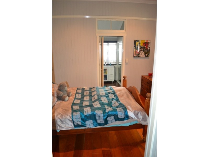 98 Graceville Ave, Graceville QLD 4075