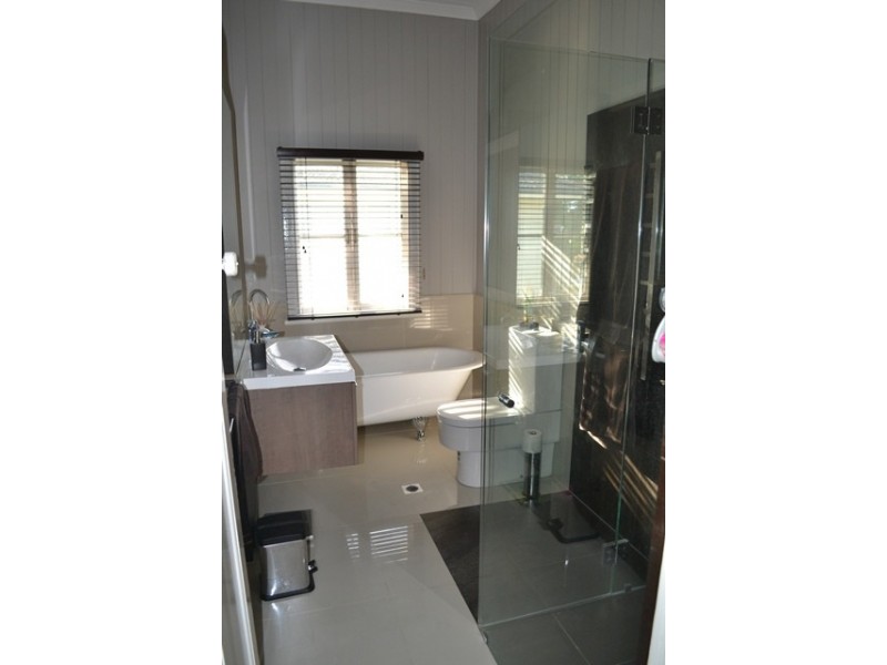 98 Graceville Ave, Graceville QLD 4075