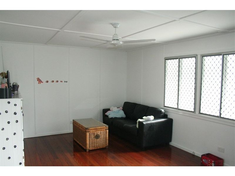 35 Logan Avenue, Oxley QLD 4075