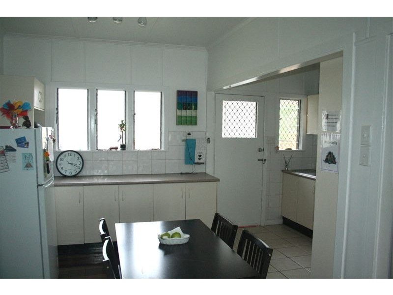 35 Logan Avenue, Oxley QLD 4075