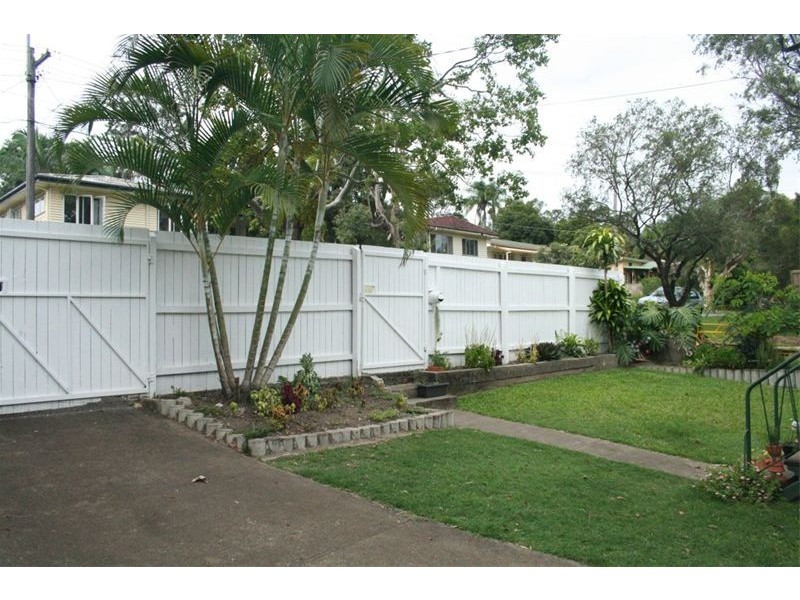 35 Logan Avenue, Oxley QLD 4075