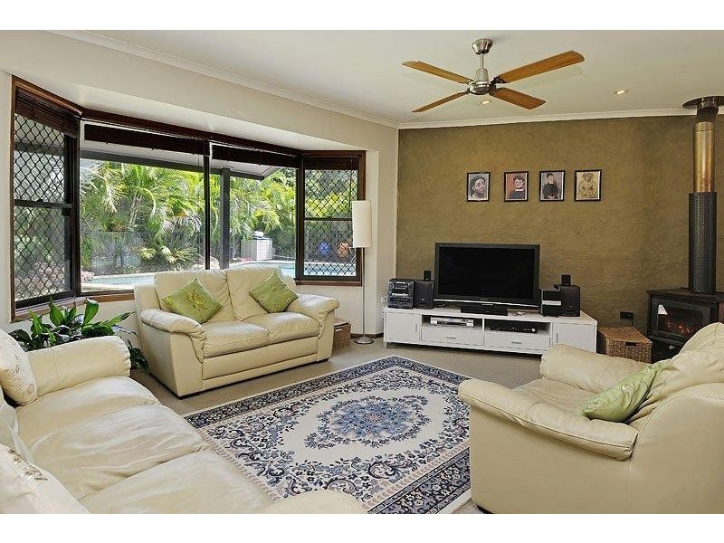 12 Surveyor Street, Seventeen Mile Rocks QLD 4073