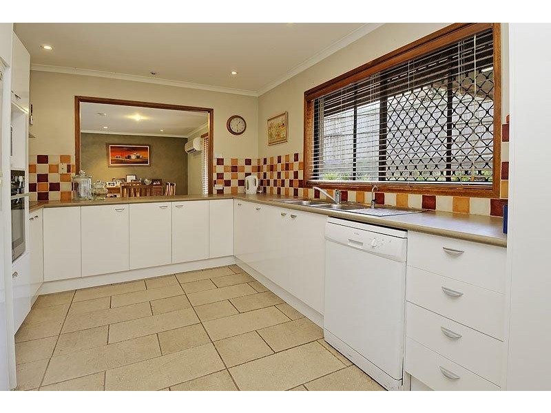 12 Surveyor Street, Seventeen Mile Rocks QLD 4073