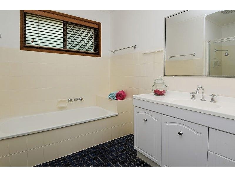 12 Surveyor Street, Seventeen Mile Rocks QLD 4073