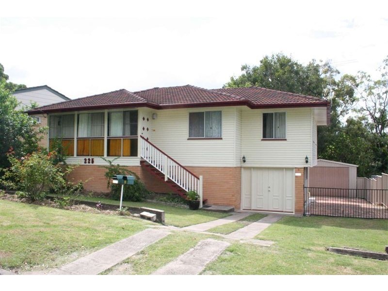 225  Englefield Road, Oxley QLD 4075
