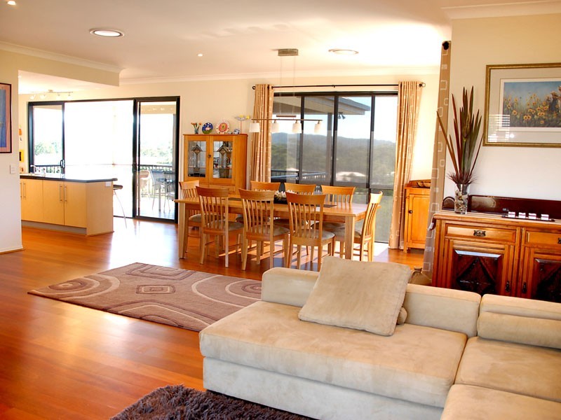 82 Gibson Crescent, Bellbowrie QLD 4070