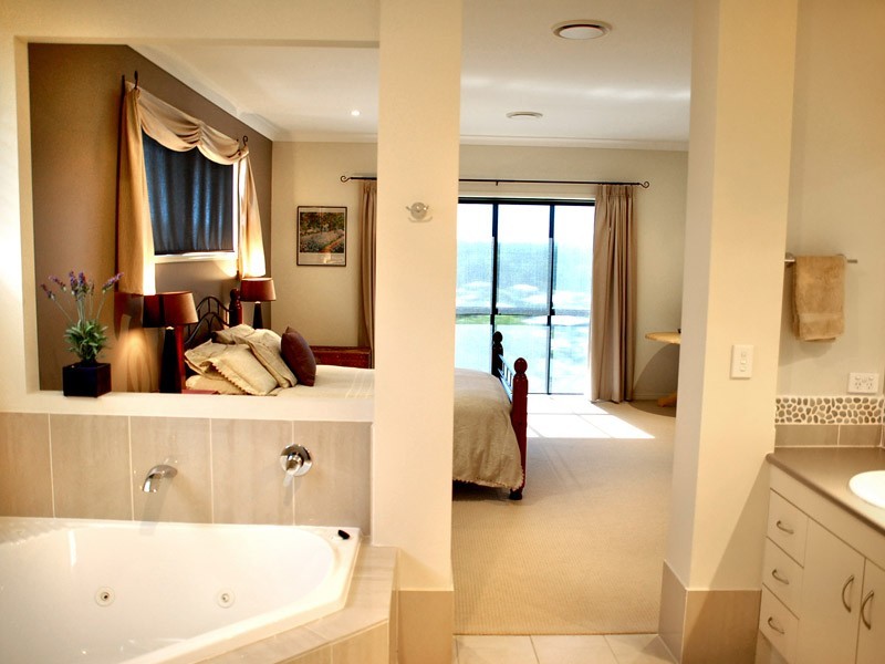 82 Gibson Crescent, Bellbowrie QLD 4070