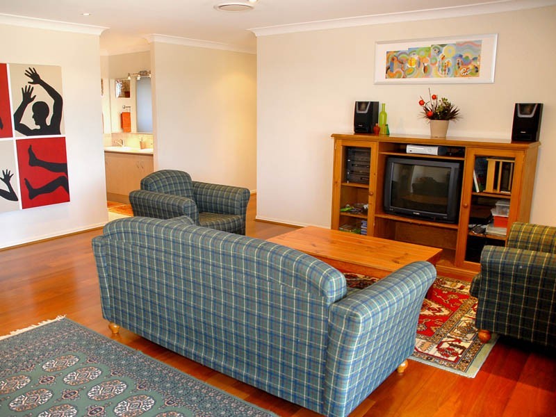 82 Gibson Crescent, Bellbowrie QLD 4070