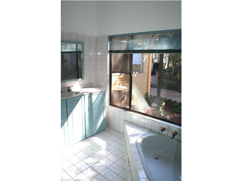 36  Logan Avenue, Oxley QLD 4075