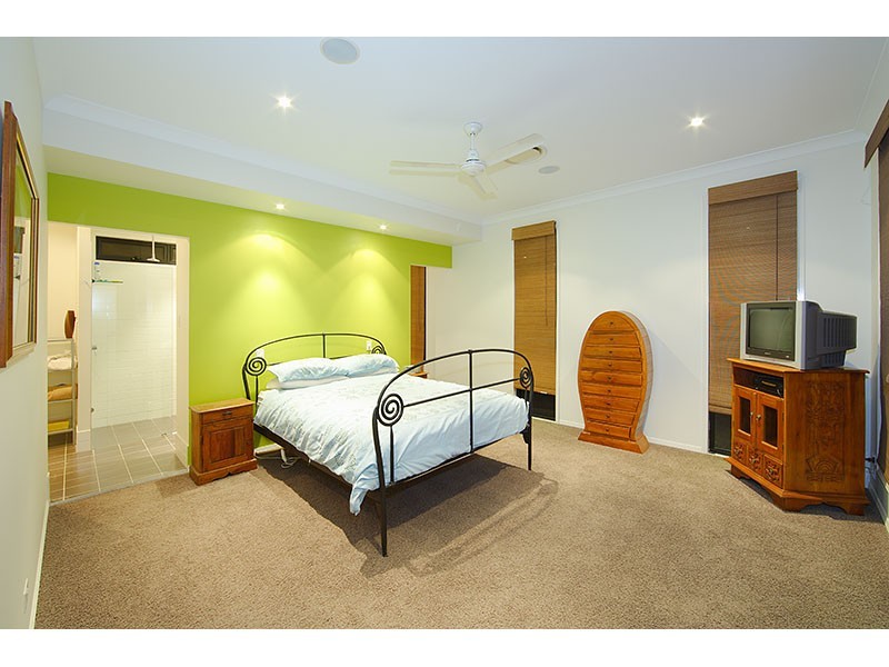 2  Victoria Avenue, Chelmer QLD 4068