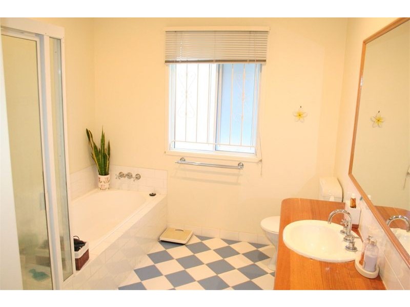 64  Borden Street, Sherwood QLD 4075