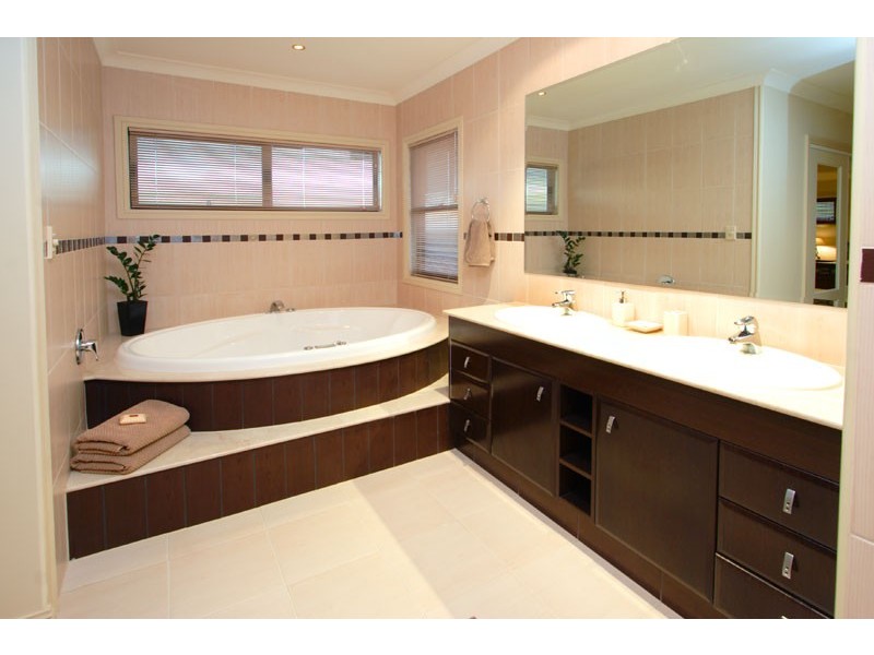 119 Gibson Crescent, Bellbowrie QLD 4070