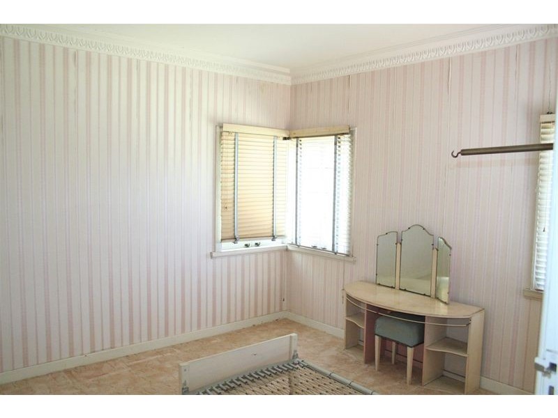 48  Bank Road, Graceville QLD 4075