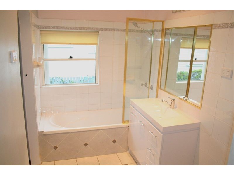 42  Lancelot Street, Tennyson QLD 4105