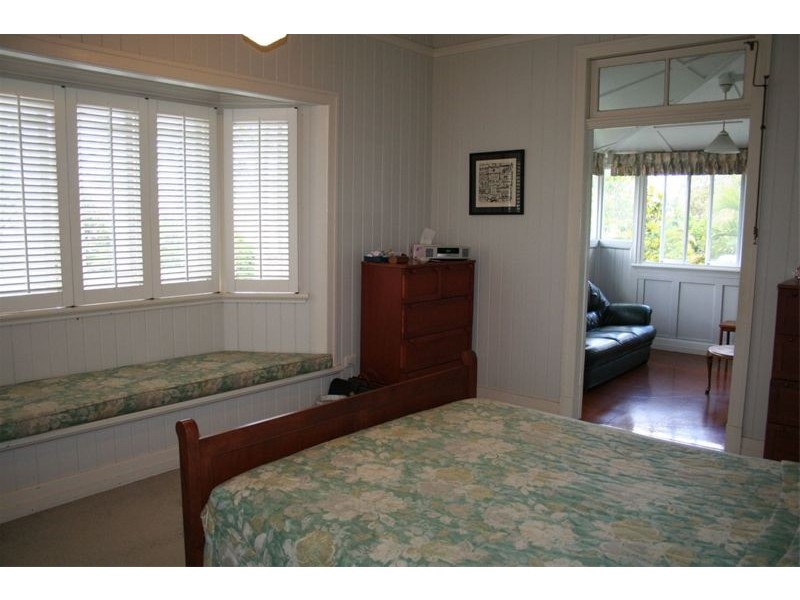 26 Mortlake Road, Graceville QLD 4075