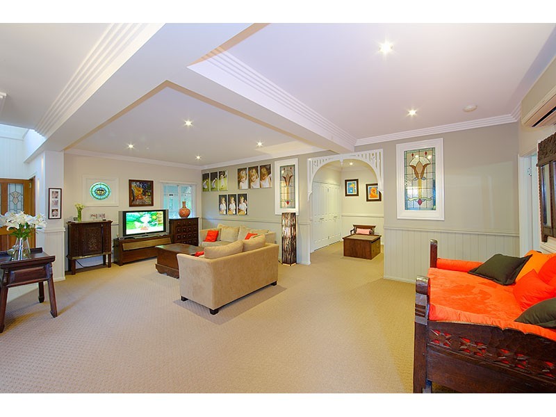 50  Long Street West, Graceville QLD 4075