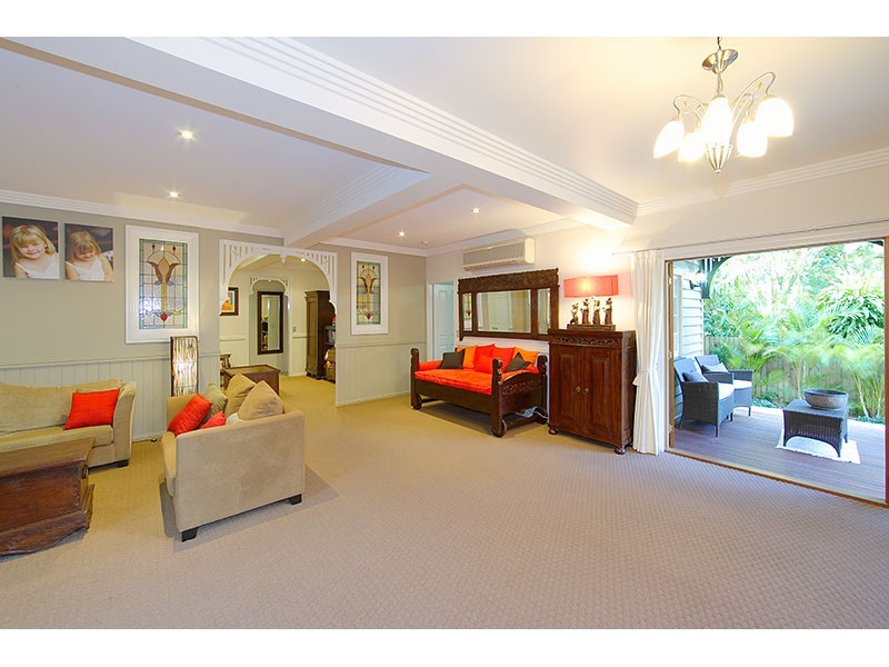 50  Long Street West, Graceville QLD 4075