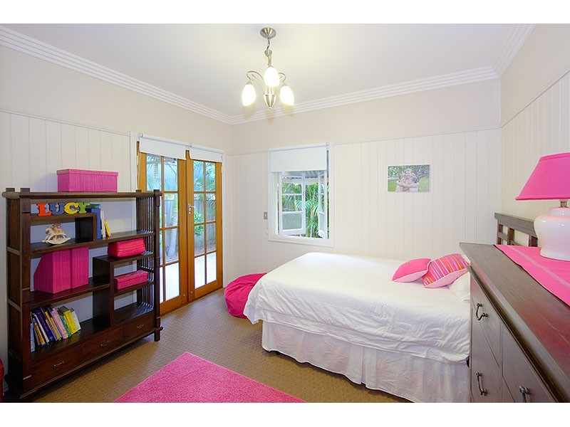 50  Long Street West, Graceville QLD 4075