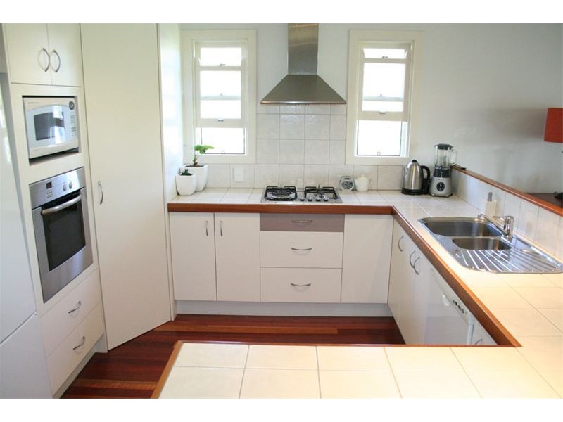 1  Sandon Street, Graceville QLD 4075