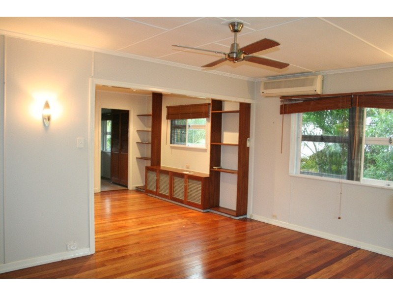 73  William Terrace, Oxley QLD 4075