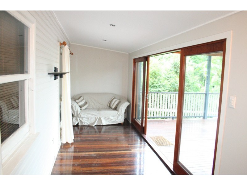 73  William Terrace, Oxley QLD 4075