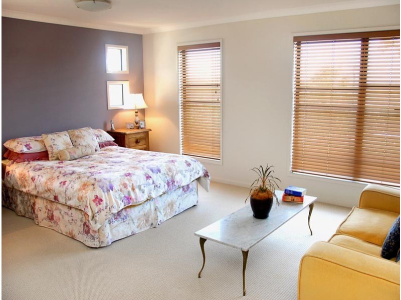 111  Gibson Crescent, Bellbowrie QLD 4070