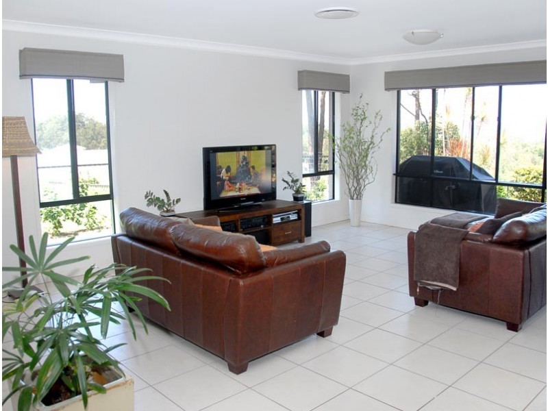 111  Gibson Crescent, Bellbowrie QLD 4070