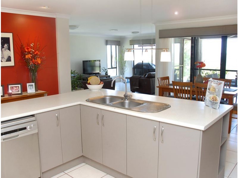 111  Gibson Crescent, Bellbowrie QLD 4070