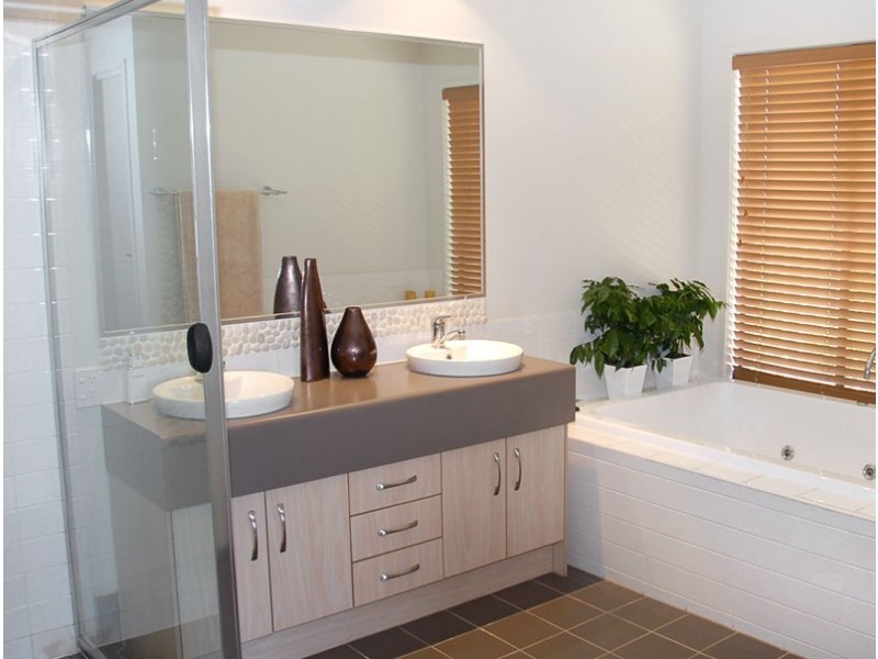 111  Gibson Crescent, Bellbowrie QLD 4070