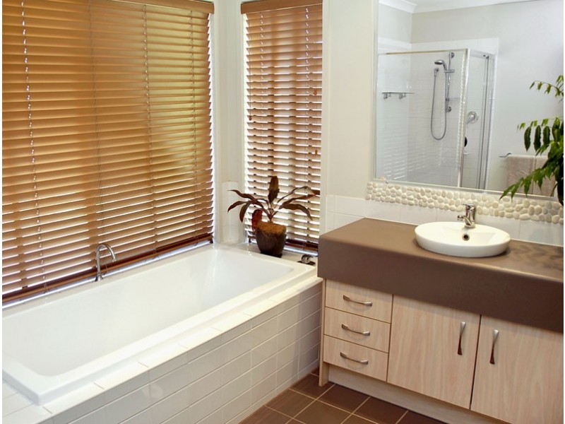 111  Gibson Crescent, Bellbowrie QLD 4070