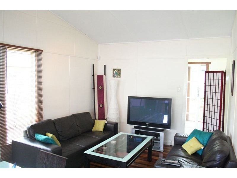 18  Kendall Street, Oxley QLD 4075