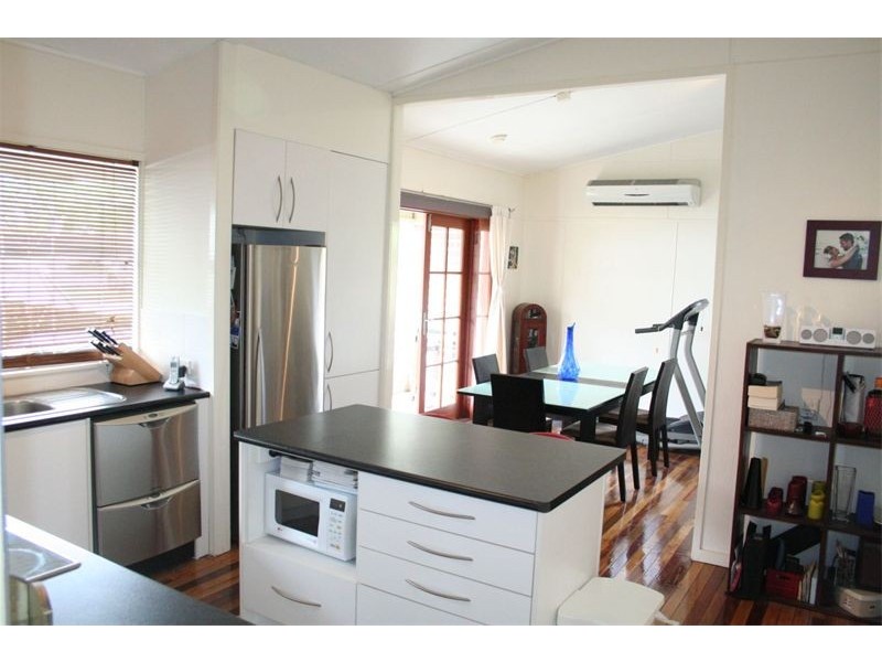 18  Kendall Street, Oxley QLD 4075