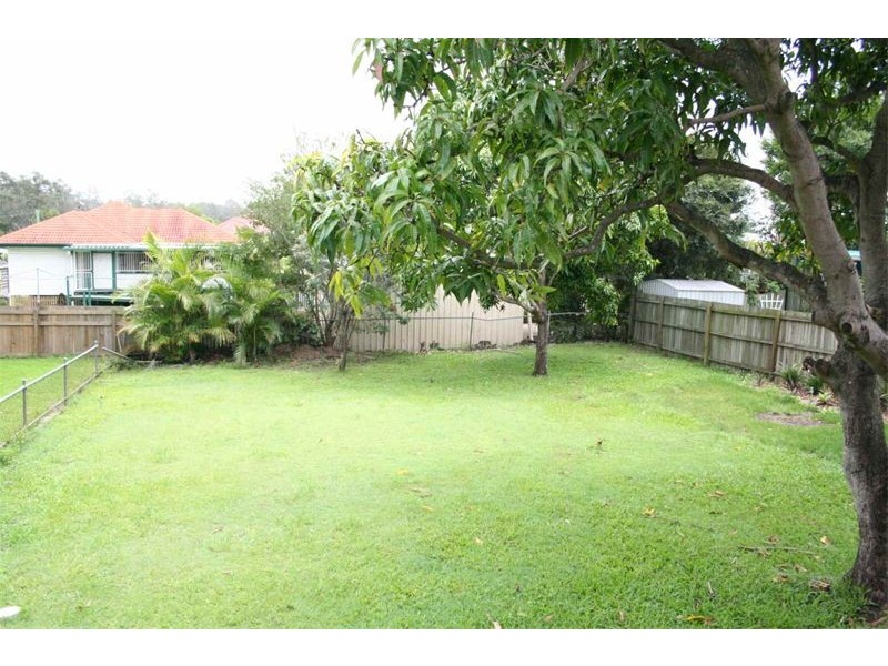 18  Kendall Street, Oxley QLD 4075