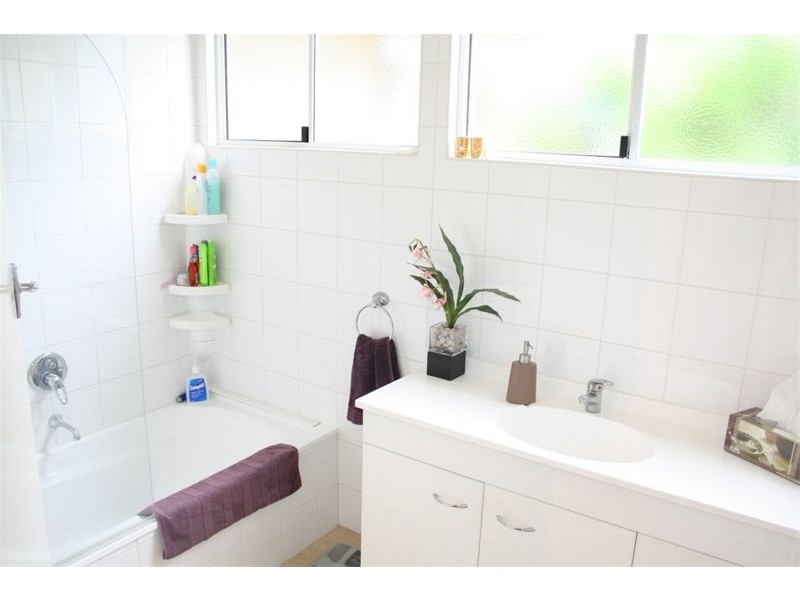 18  Kendall Street, Oxley QLD 4075