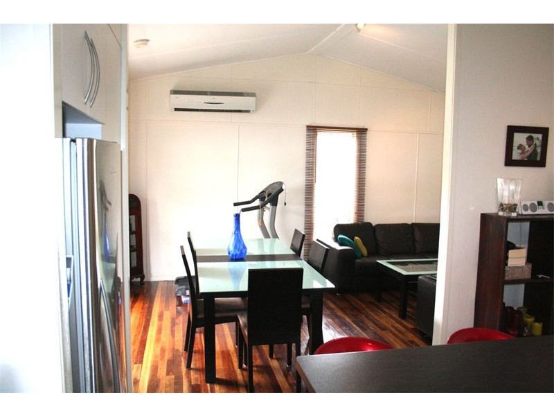 18  Kendall Street, Oxley QLD 4075