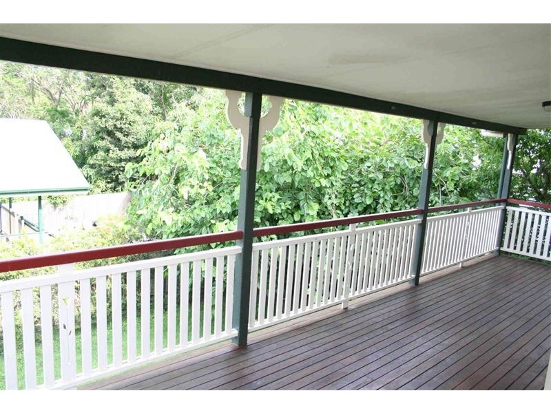 9 Douglas Street, Sherwood QLD 4075